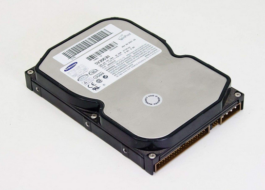 Disque dur interne, illustrant une panne matérielle sur un vieux HDD IDE
